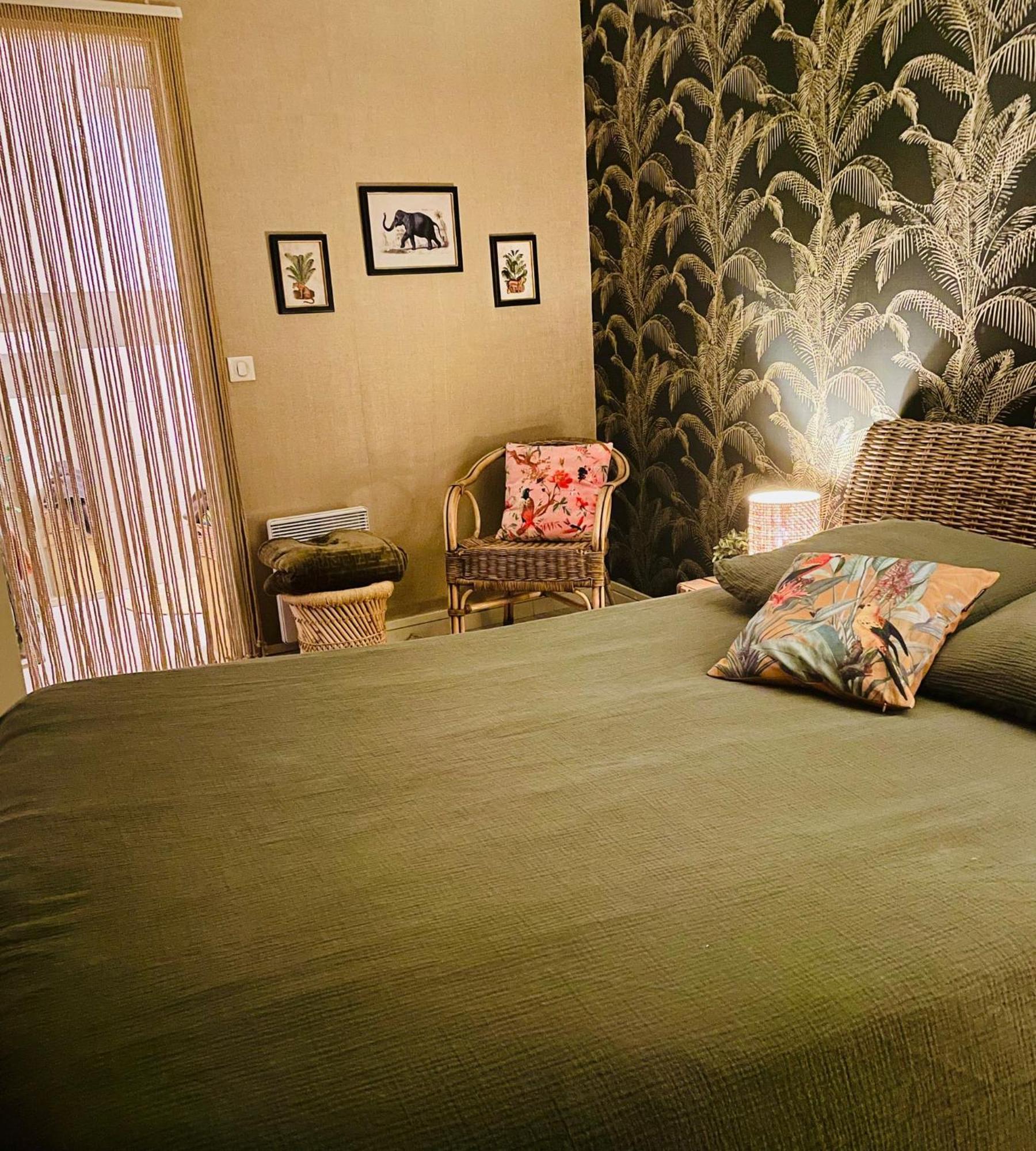 Deluxe Double Room Shower